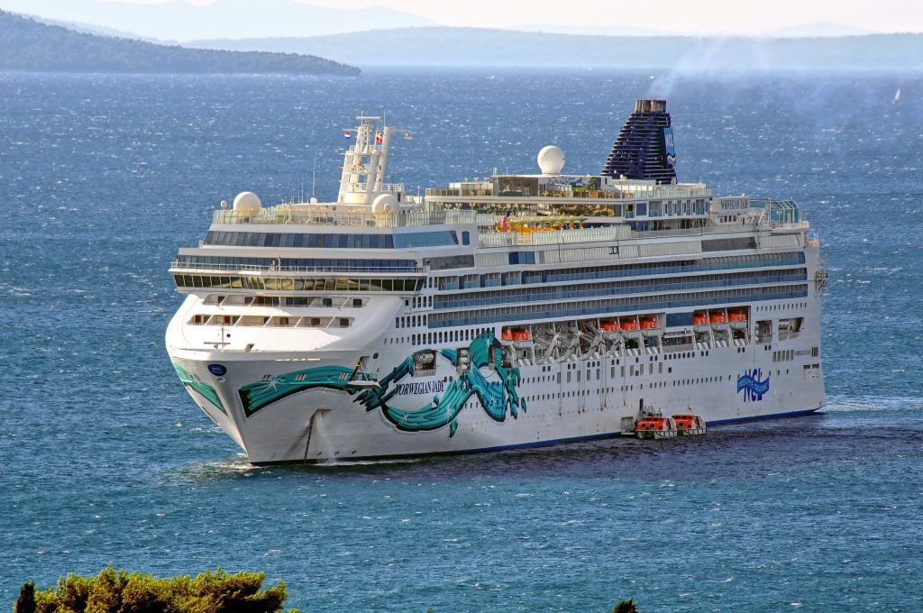 norwegian cruise ship man overboard